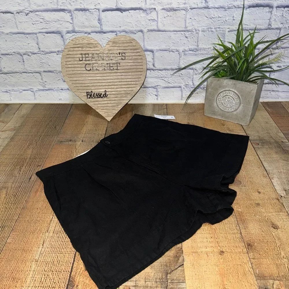 Joie Women's Pleated linen Short NWT
Black color size Large - Picture 8 of 14